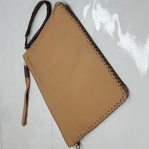 Calista Maxi Pochette In Tan
